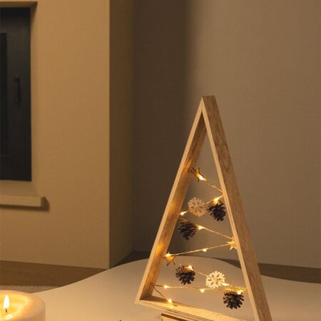 Albero di Natale in legno con luci LED Niorb