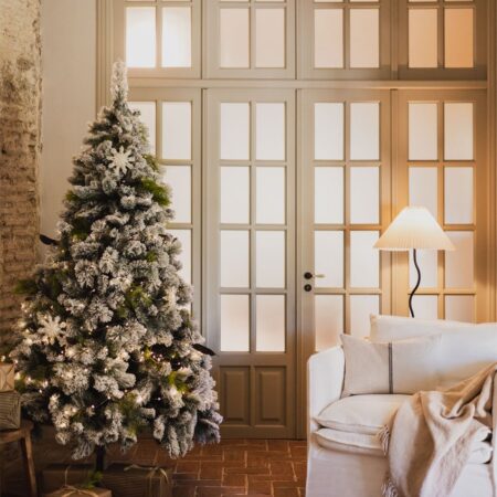 Albero di Natale innevato Aleix
