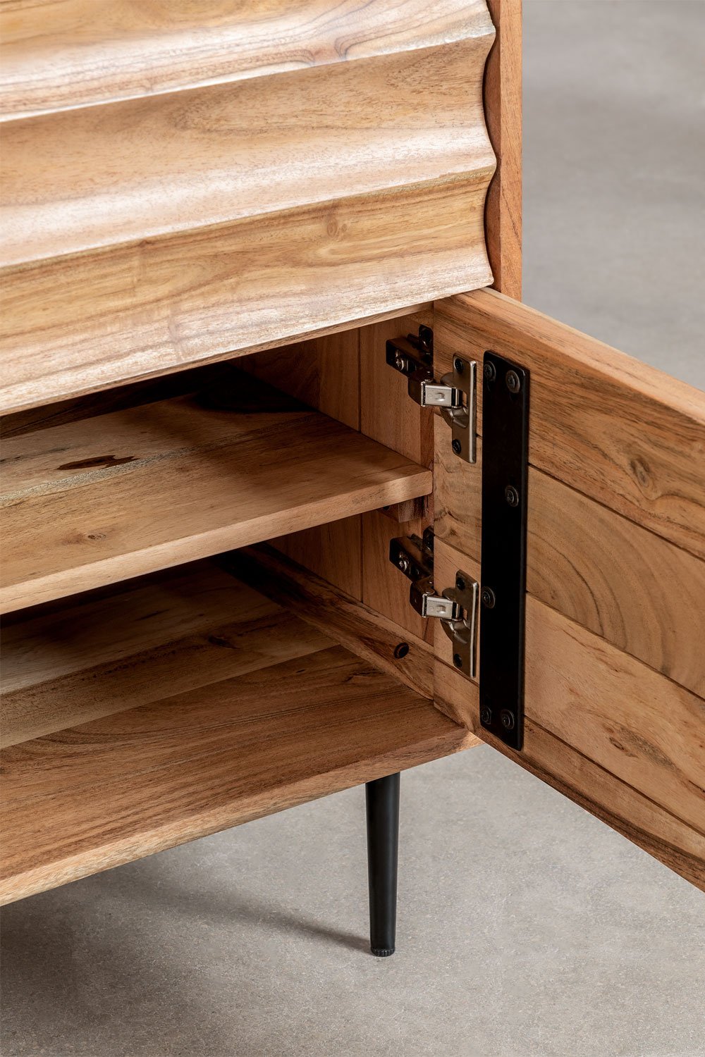 Armadio in legno di acacia Petter