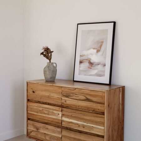 Cassettiera Petter in legno di acacia