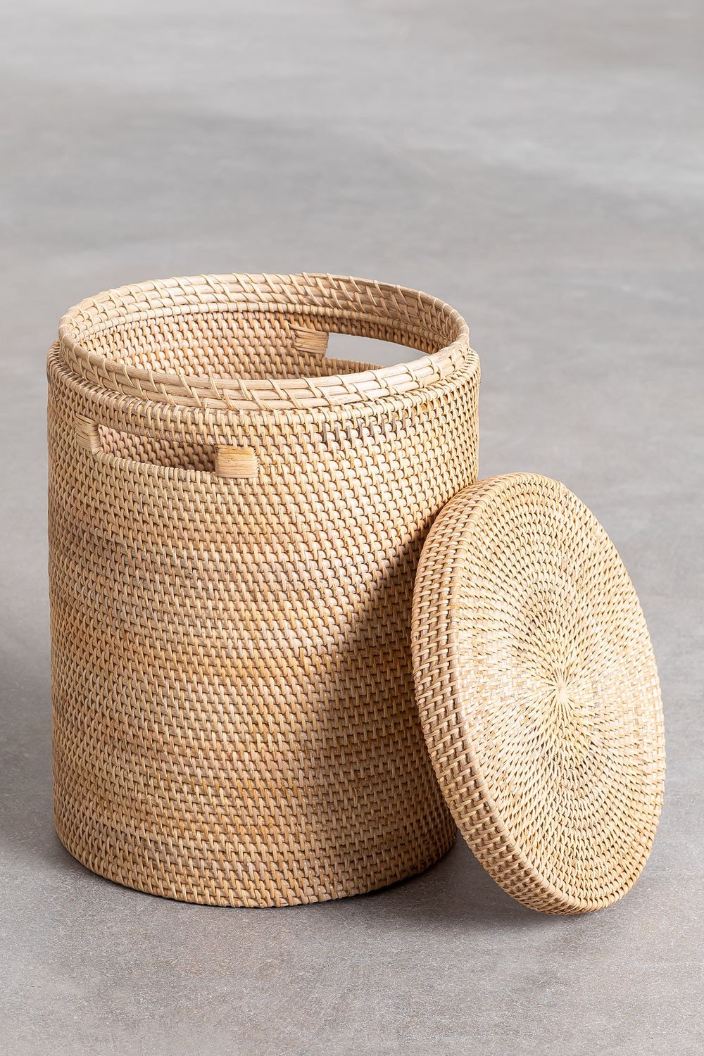 Cesto porta abiti in Rattan Guacui