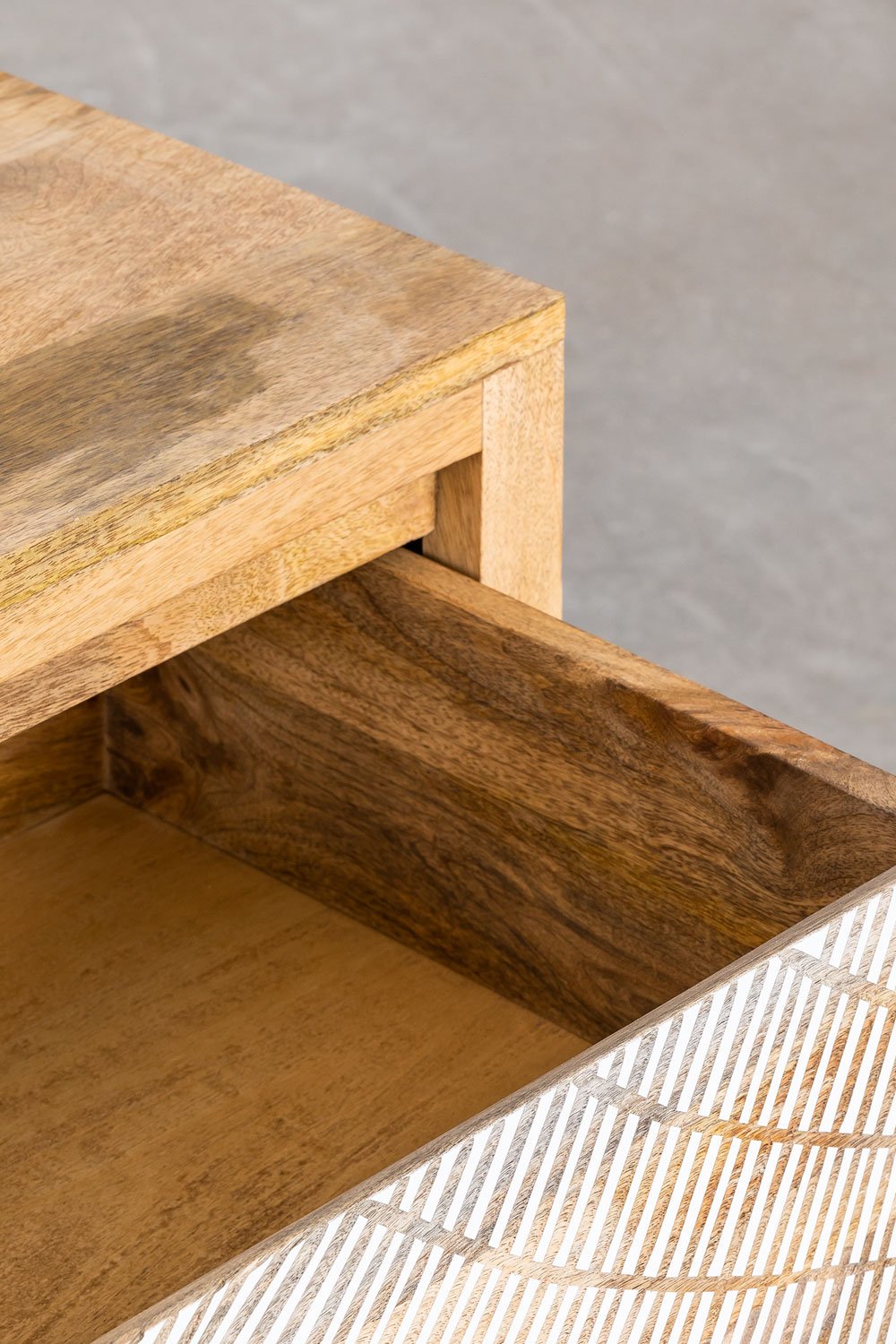 Cassettiera Doreliya in legno di mango
