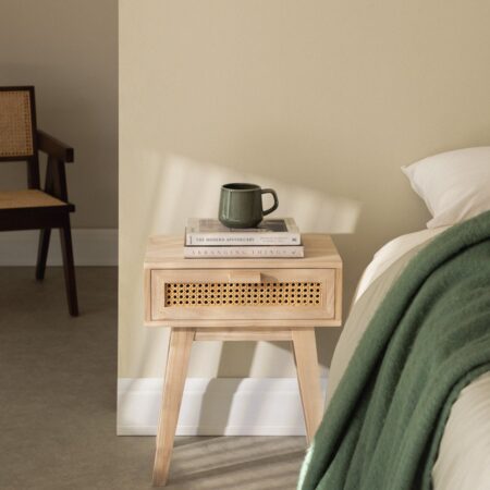 Comodino Ralik Design in legno con cassetto