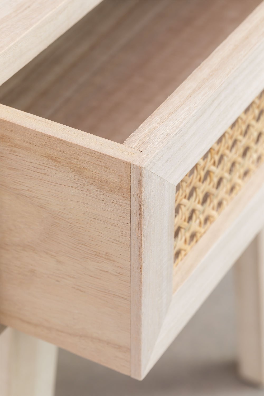 Comodino Ralik Design in legno con cassetto