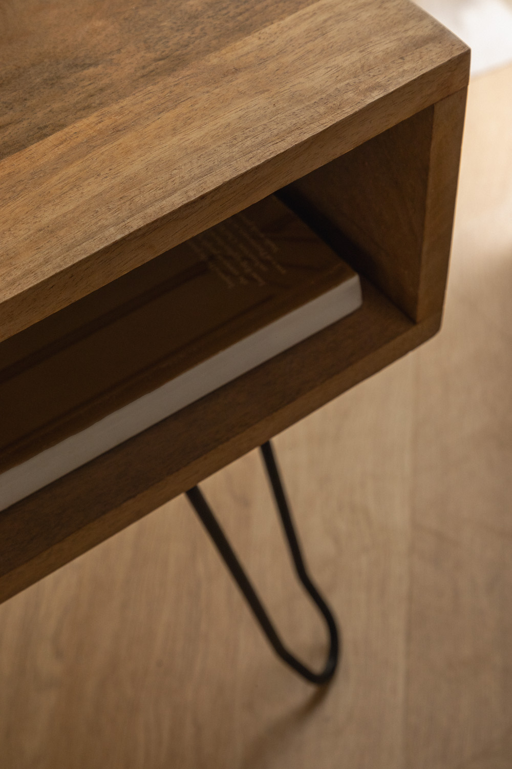 Comodino in legno riciclato Tital