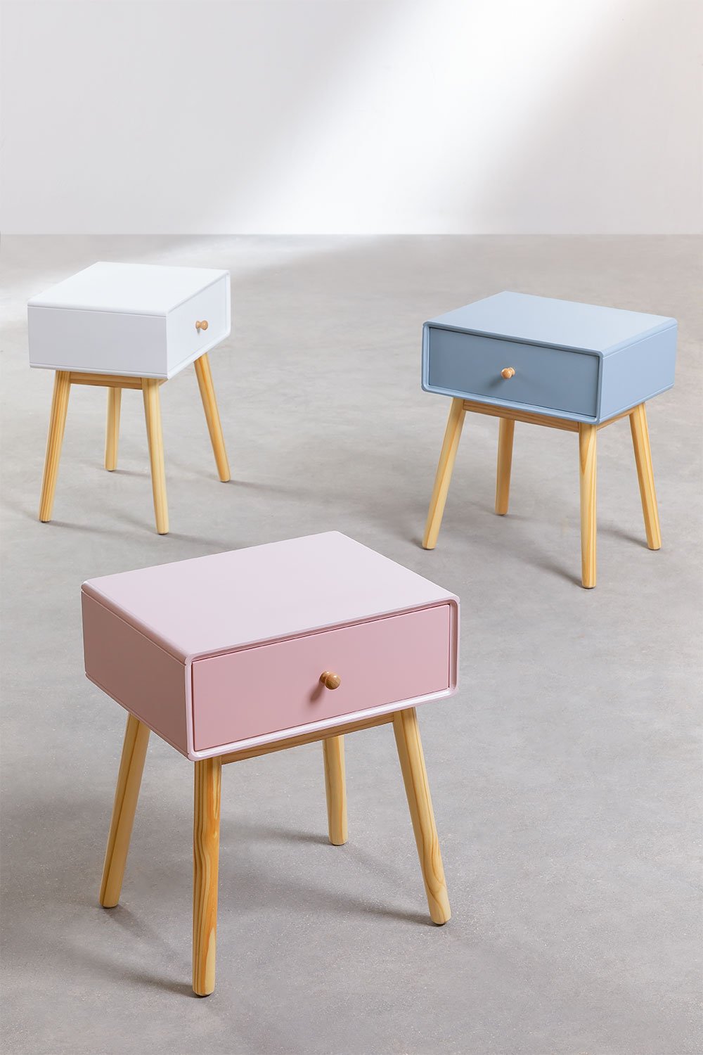 Comodino in MDF e legno di pino Lucka