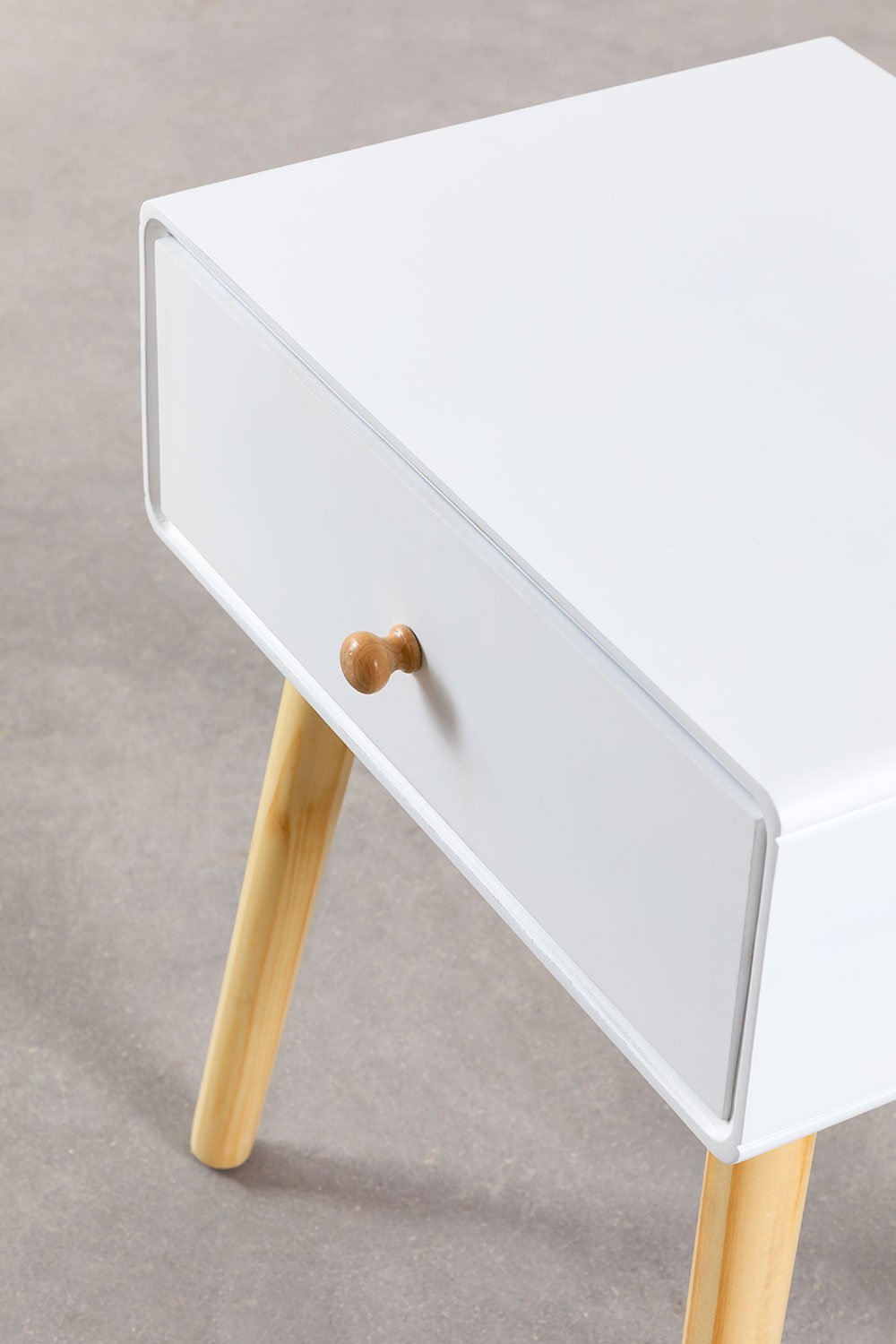 Comodino in MDF e legno di pino Lucka