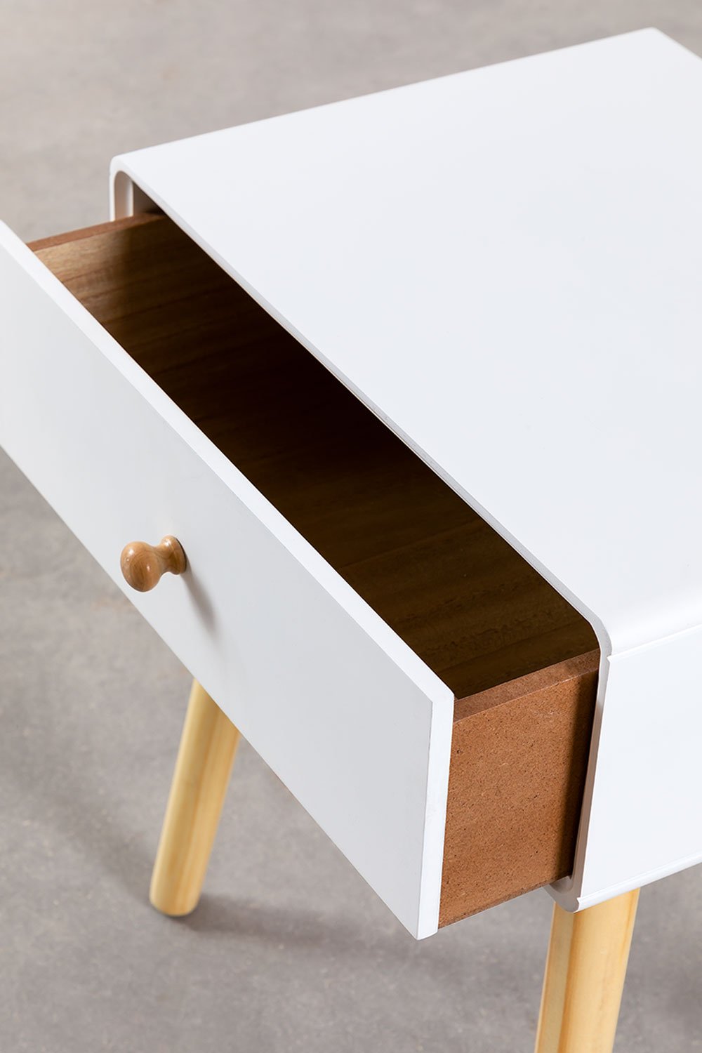 Comodino in MDF e legno di pino Lucka