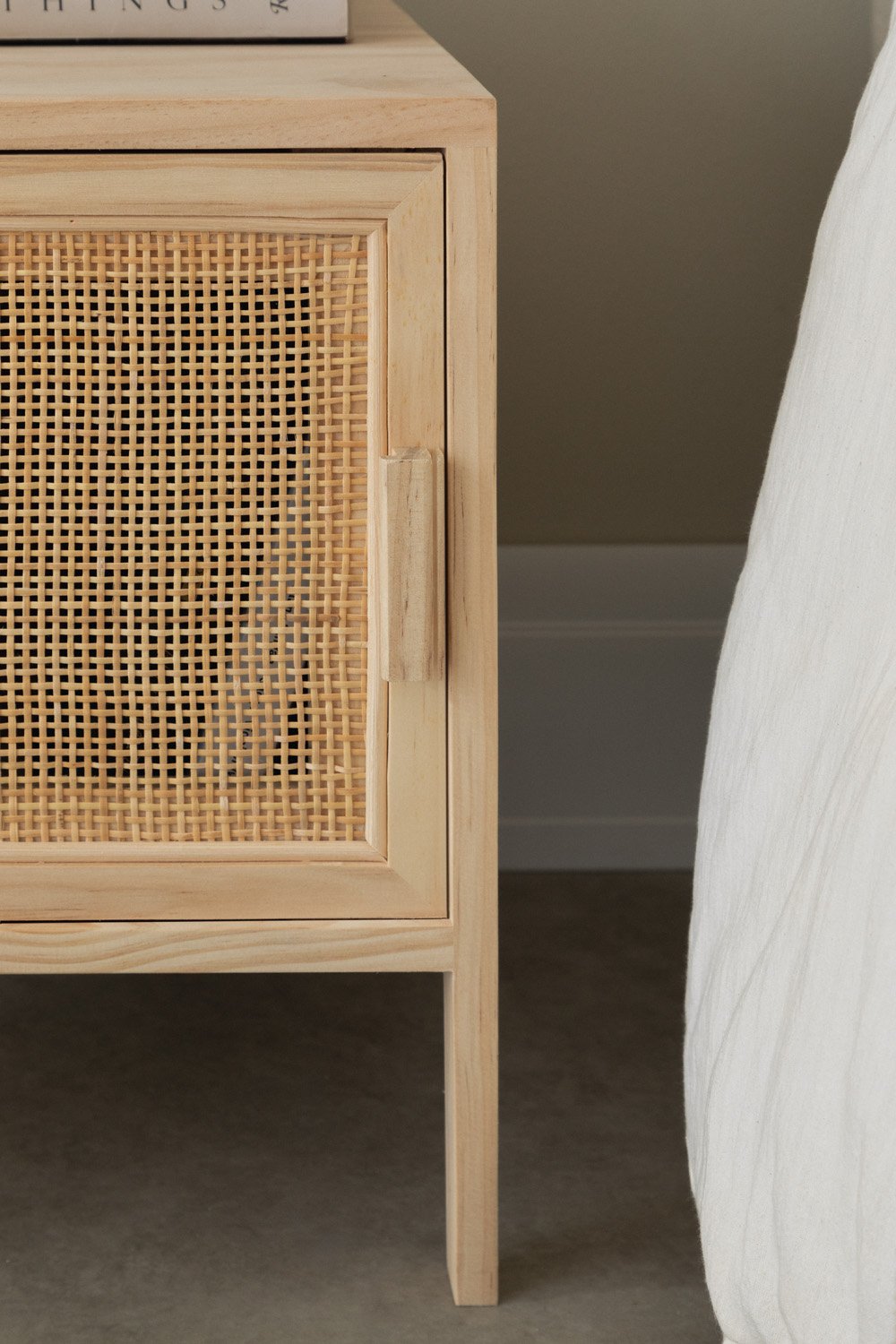 Comodino in rattan e legno di Reyna