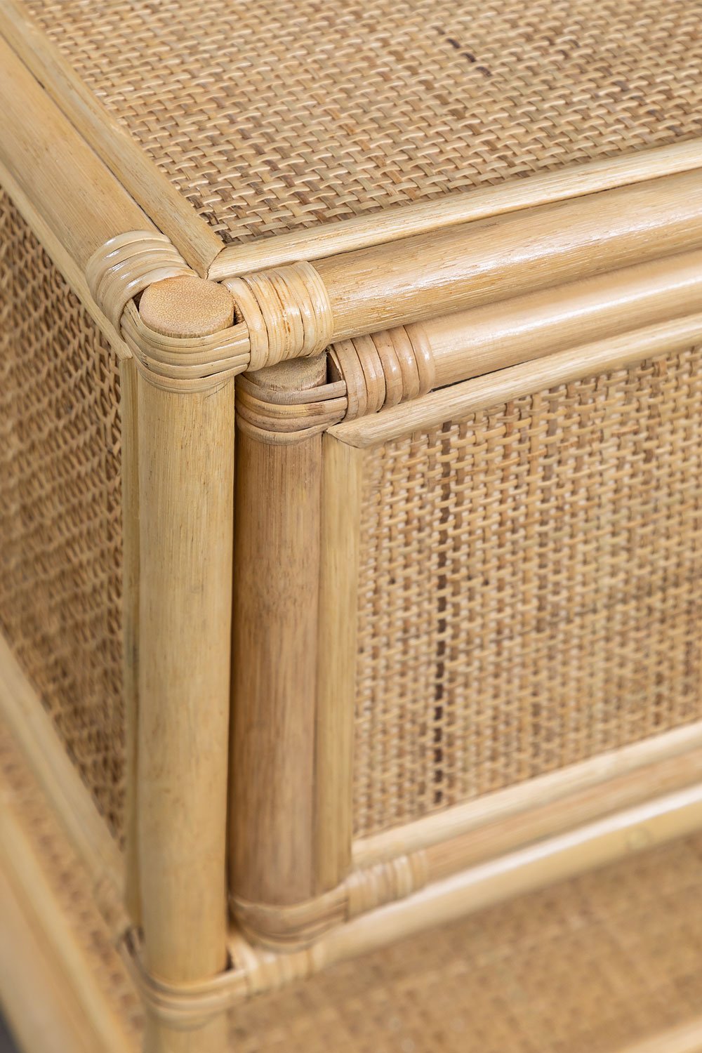 Comodino in rattan Yivisc