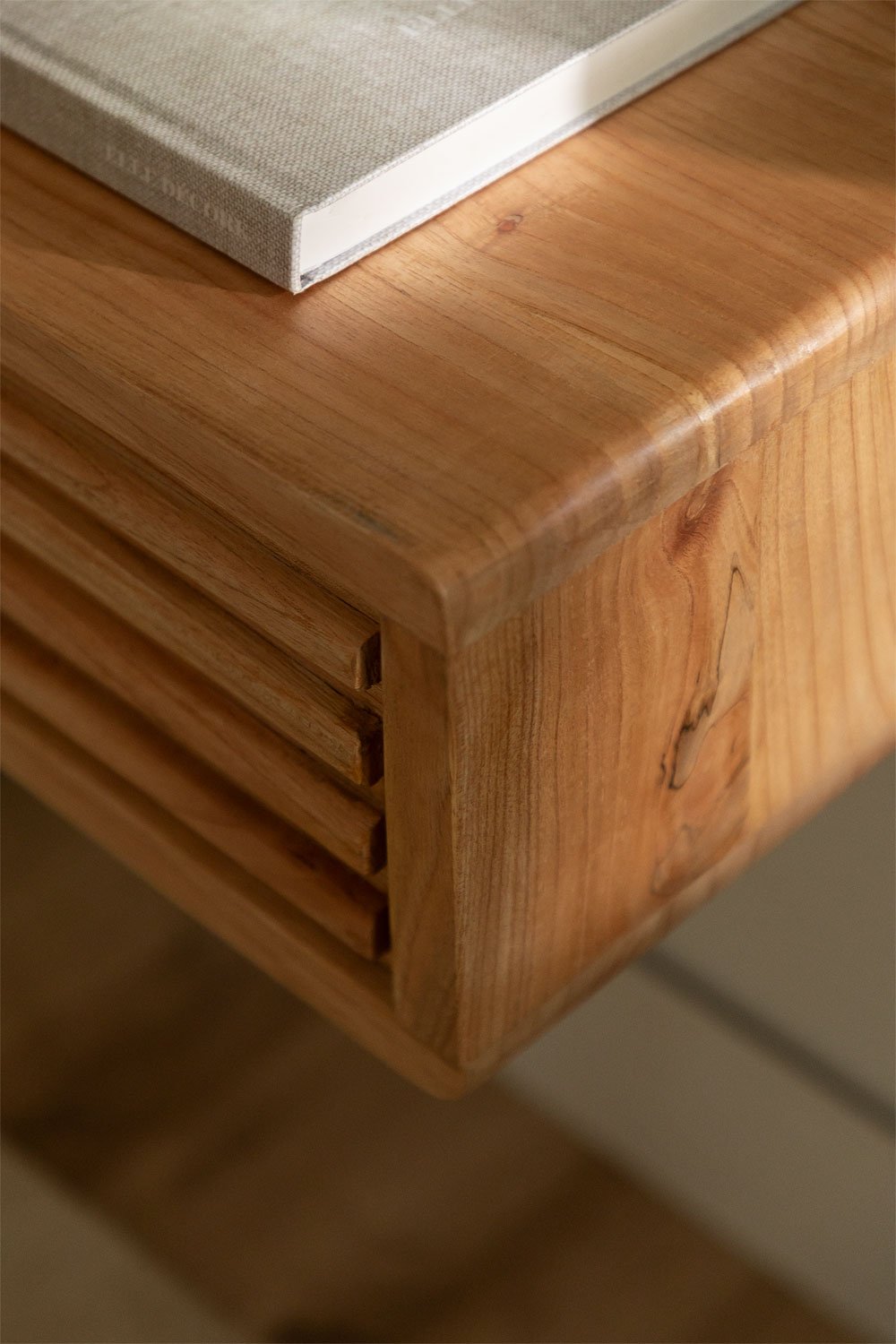 Comodino sospeso in legno Deleyna