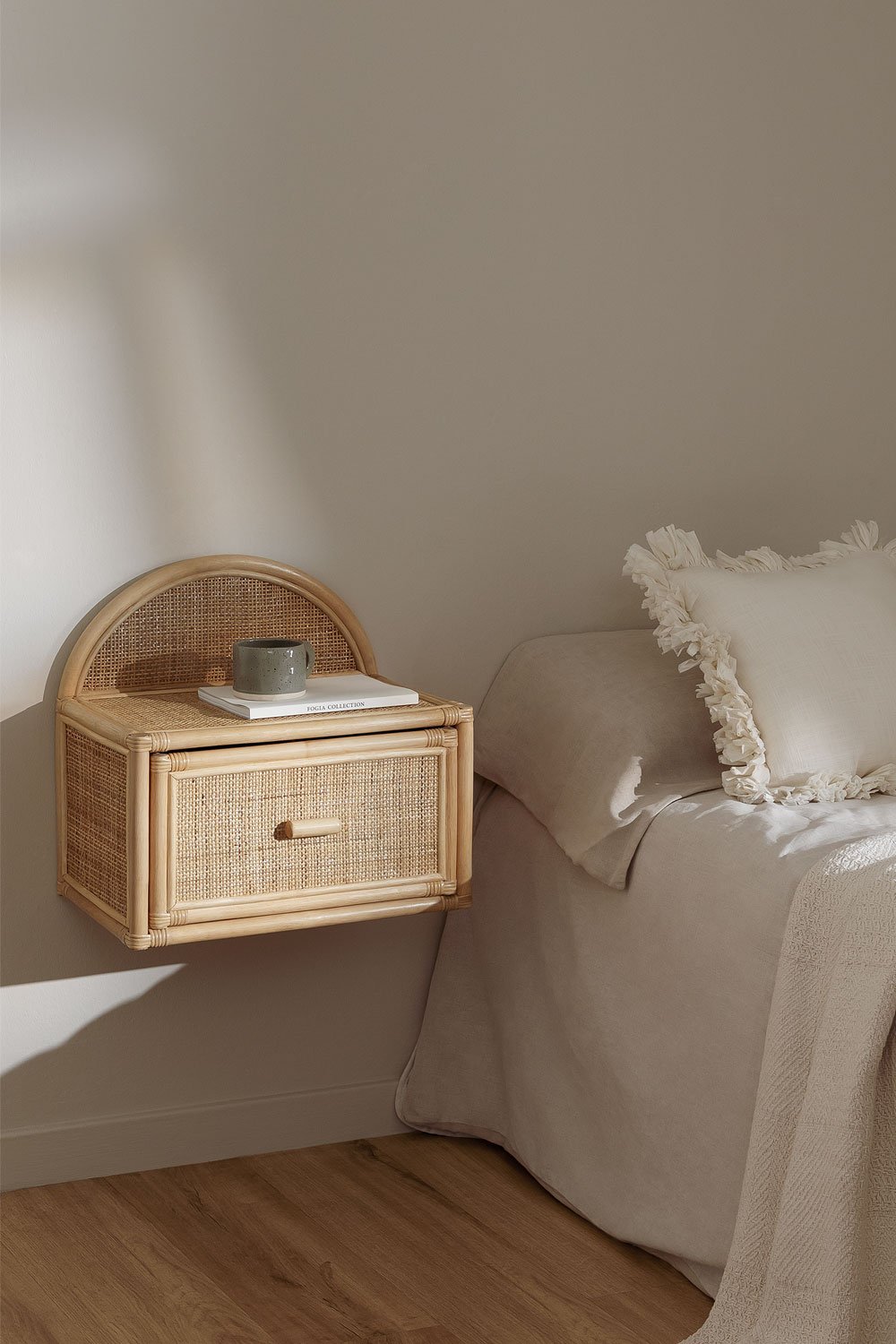 Comodino sospeso in rattan Yivisc