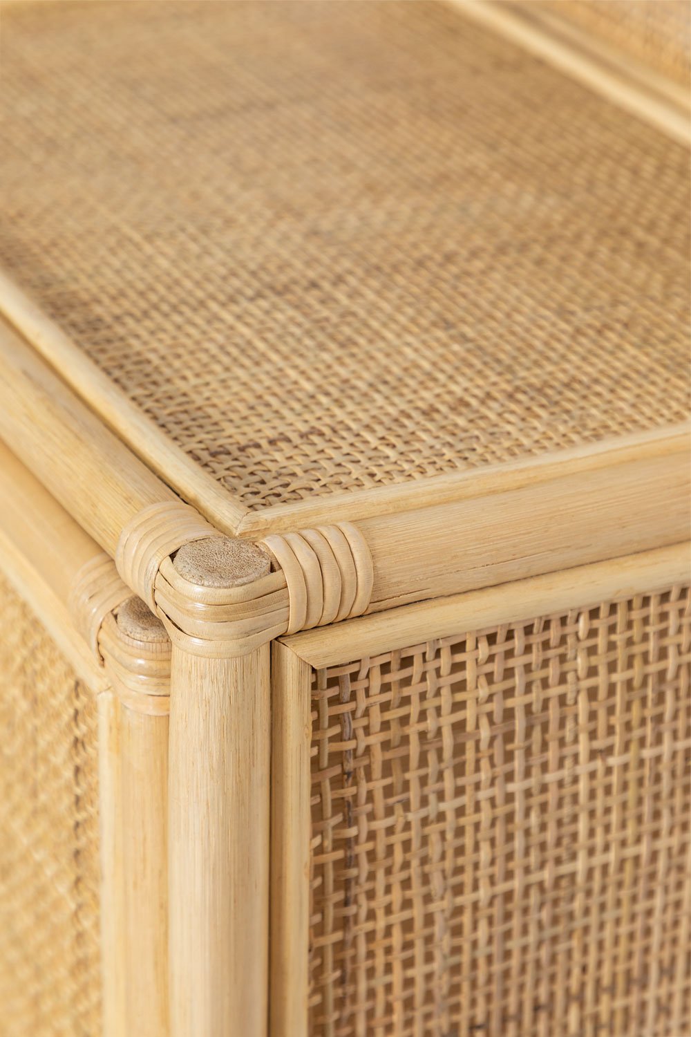 Comodino sospeso in rattan Yivisc
