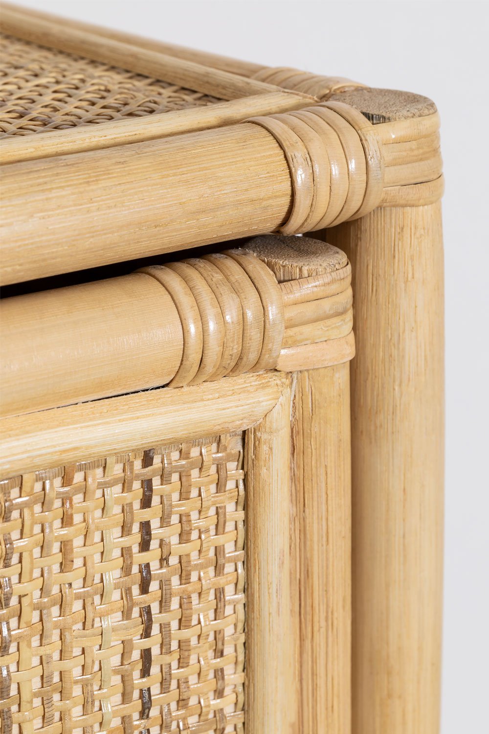 Comodino sospeso in rattan Yivisc