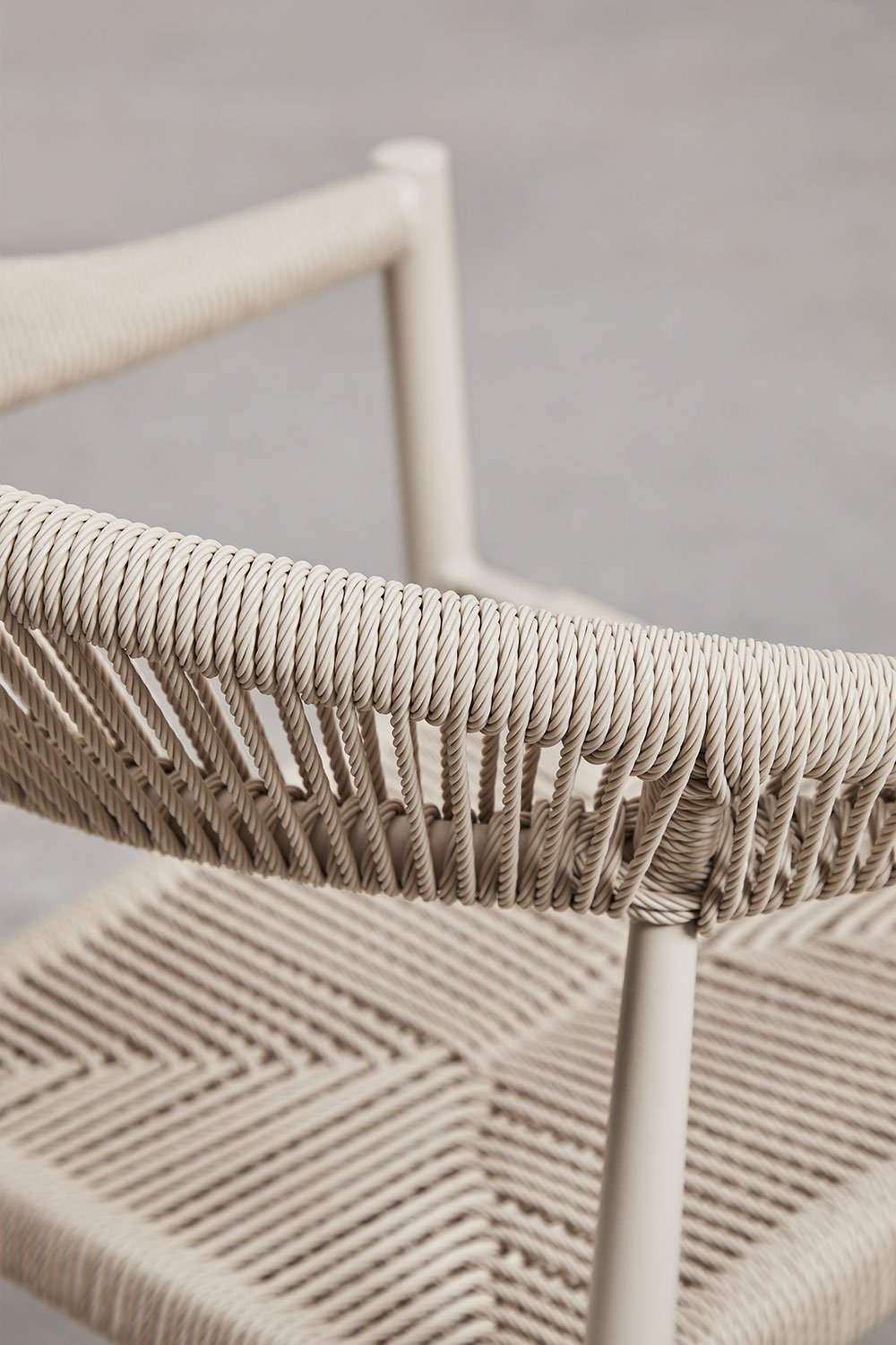 Confezione da 2 sedie da giardino impilabili con braccioli in alluminio e rattan sintetico Amatria