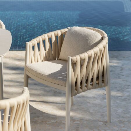 Confezione da 2 sedie da giardino con braccioli in alluminio e tessuto bouclé Sereilen
