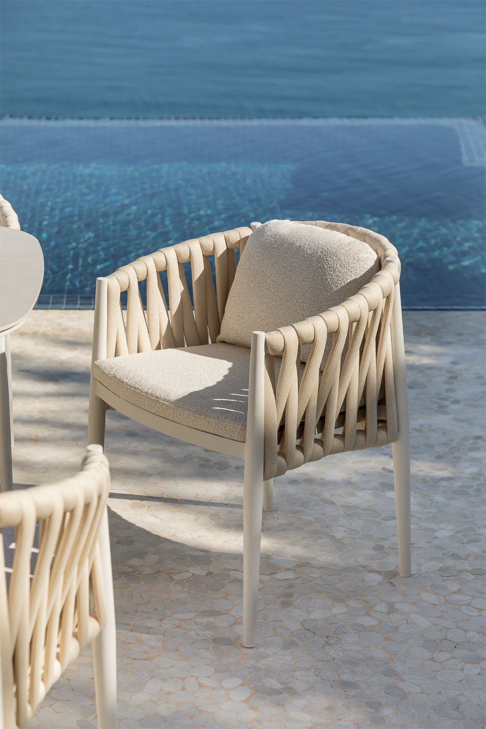 Confezione da 2 sedie da giardino con braccioli in alluminio e tessuto bouclé Sereilen