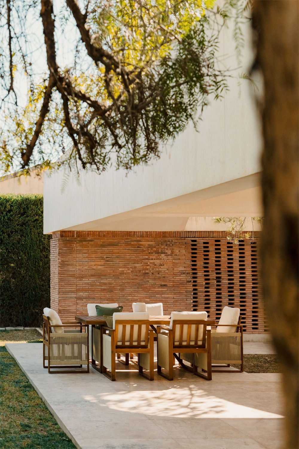 Confezione da 2 Sedie da Giardino con Braccioli in Legno di Acacia Nayely