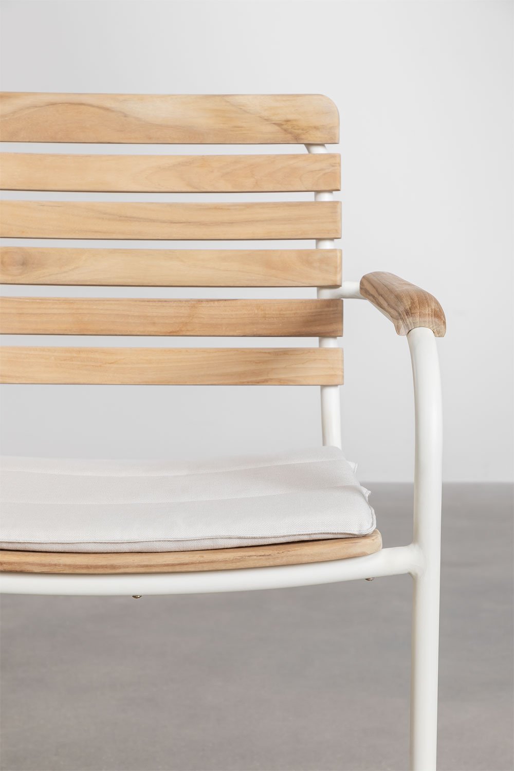 Confezione da 2 sedie da giardino con braccioli in legno di teak e basso in alluminio