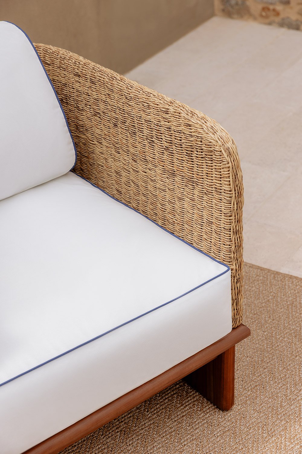 Confezione da 2 poltrone da giardino Famara in rattan e legno di acacia