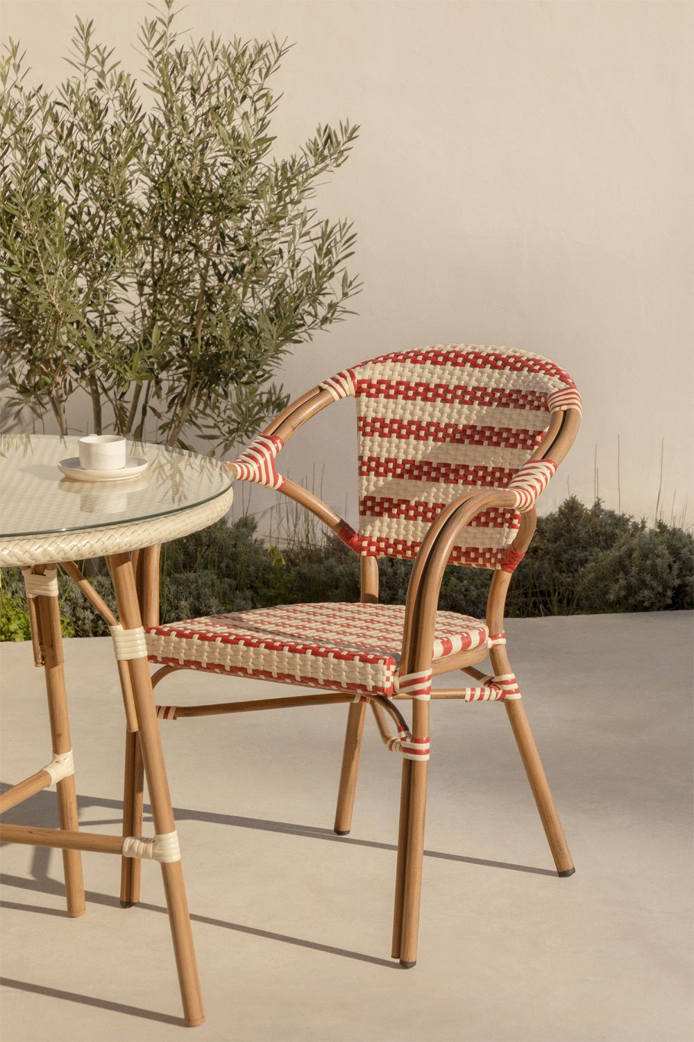 Pacco di 2 sedie da giardino impilabili con braccioli in rattan sintetico e alluminio Solange Bistro