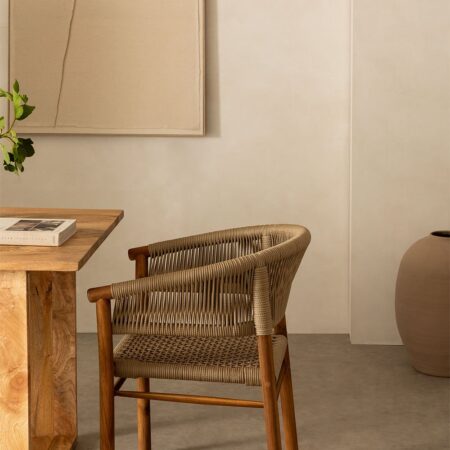 Confezione da 2 sedie da pranzo con braccioli in legno di acacia e corda intrecciata Tenay Classic
