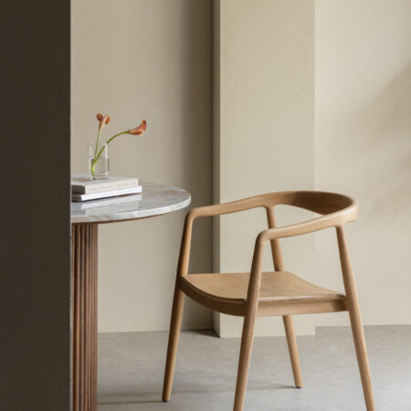 Confezione da 2 sedie da pranzo Rokan in teak con braccioli