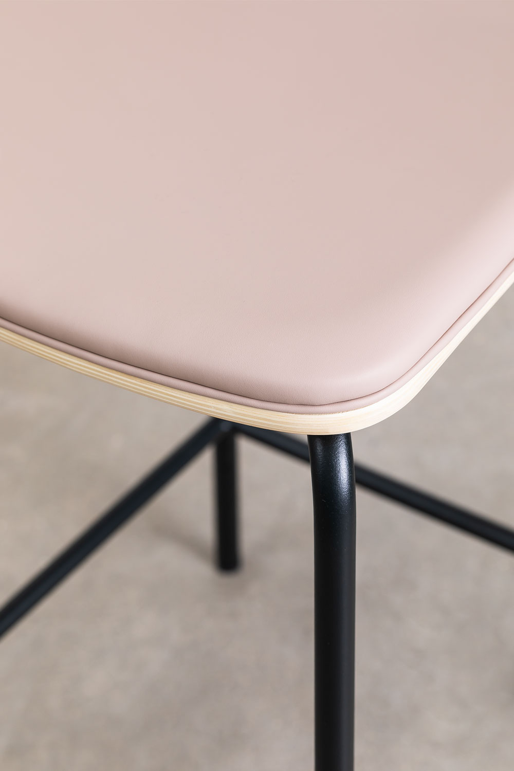 Confezione da 2 sgabelli alti impilabili 65 cm in ferro e legno Wilpier