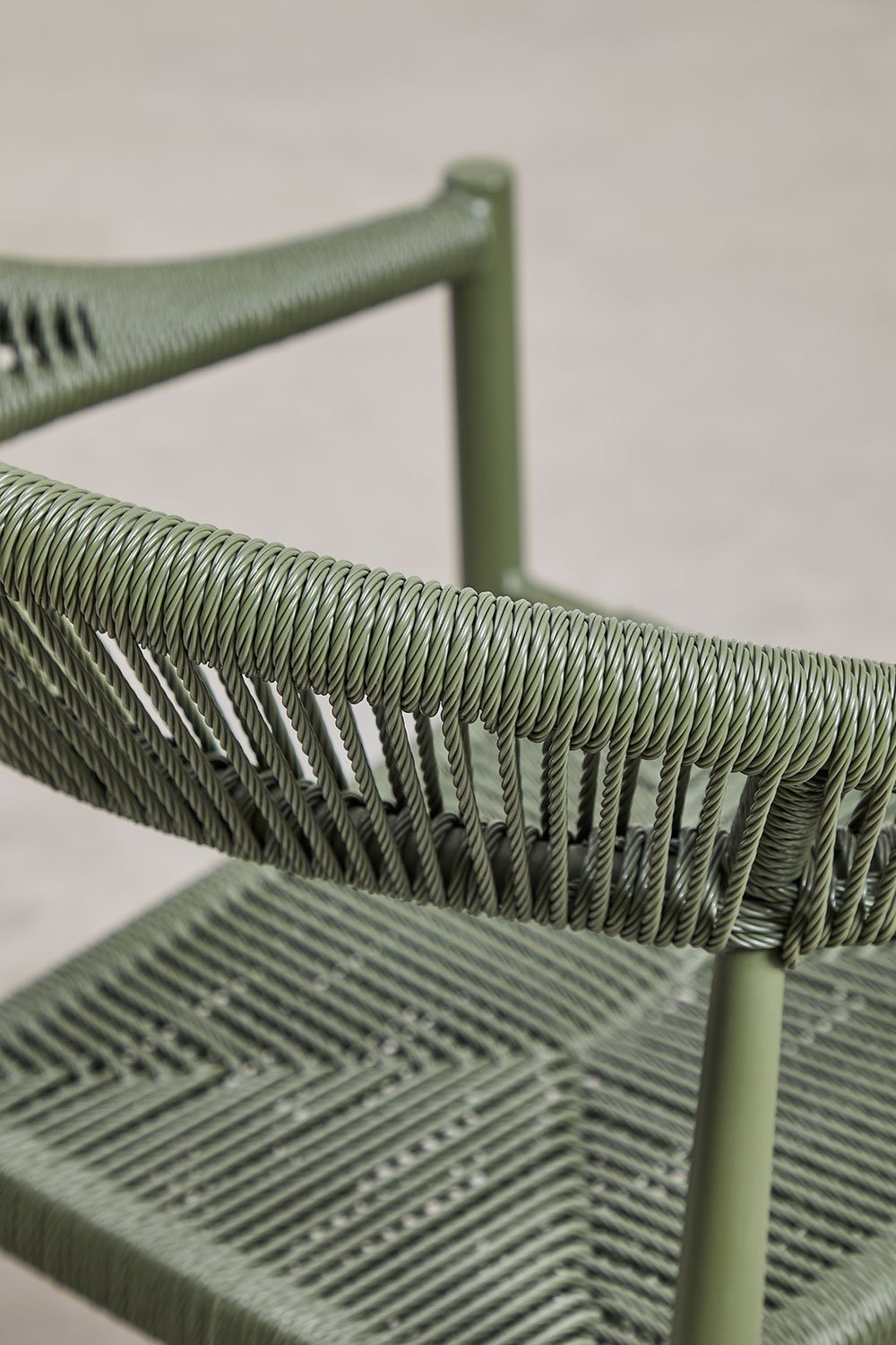 Confezione da 4 sedie da giardino impilabili con braccioli in alluminio e rattan sintetico Amatria