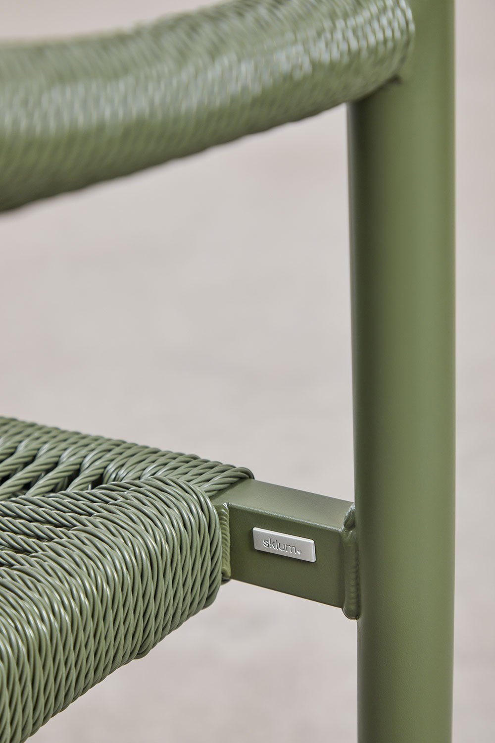 Confezione da 4 sedie da giardino impilabili con braccioli in alluminio e rattan sintetico Amatria