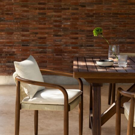 Confezione da 4 Sedie da Giardino con Braccioli in Legno di Acacia Giulia