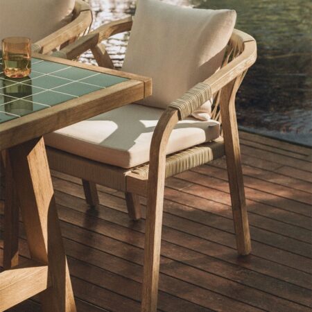 Confezione da 4 sedie da giardino con braccioli in legno di acacia Dubai