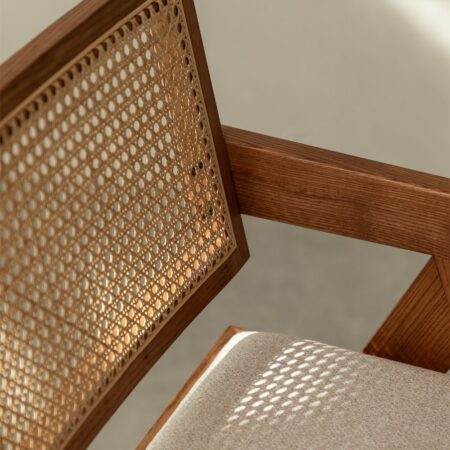 Confezione da 4 Sedie da Pranzo Imbottite con Braccioli in Legno di Frassino e Rattan Lali