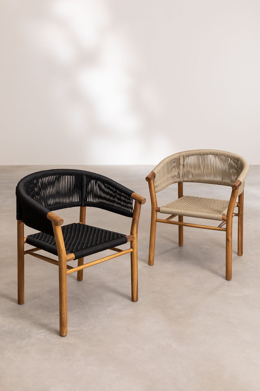 Confezione da 4 sedie da pranzo con braccioli in legno di acacia e corda intrecciata Tenay Classic