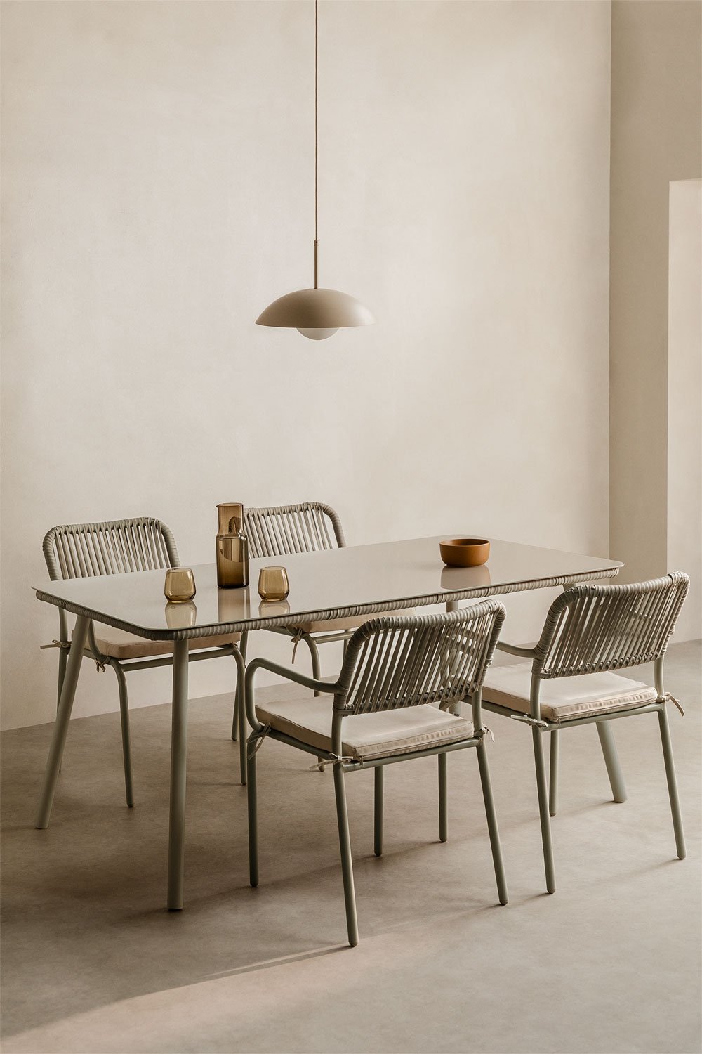 Confezione da 4 sedie da pranzo impilabili con braccioli in alluminio e corda intrecciata Arhiza
