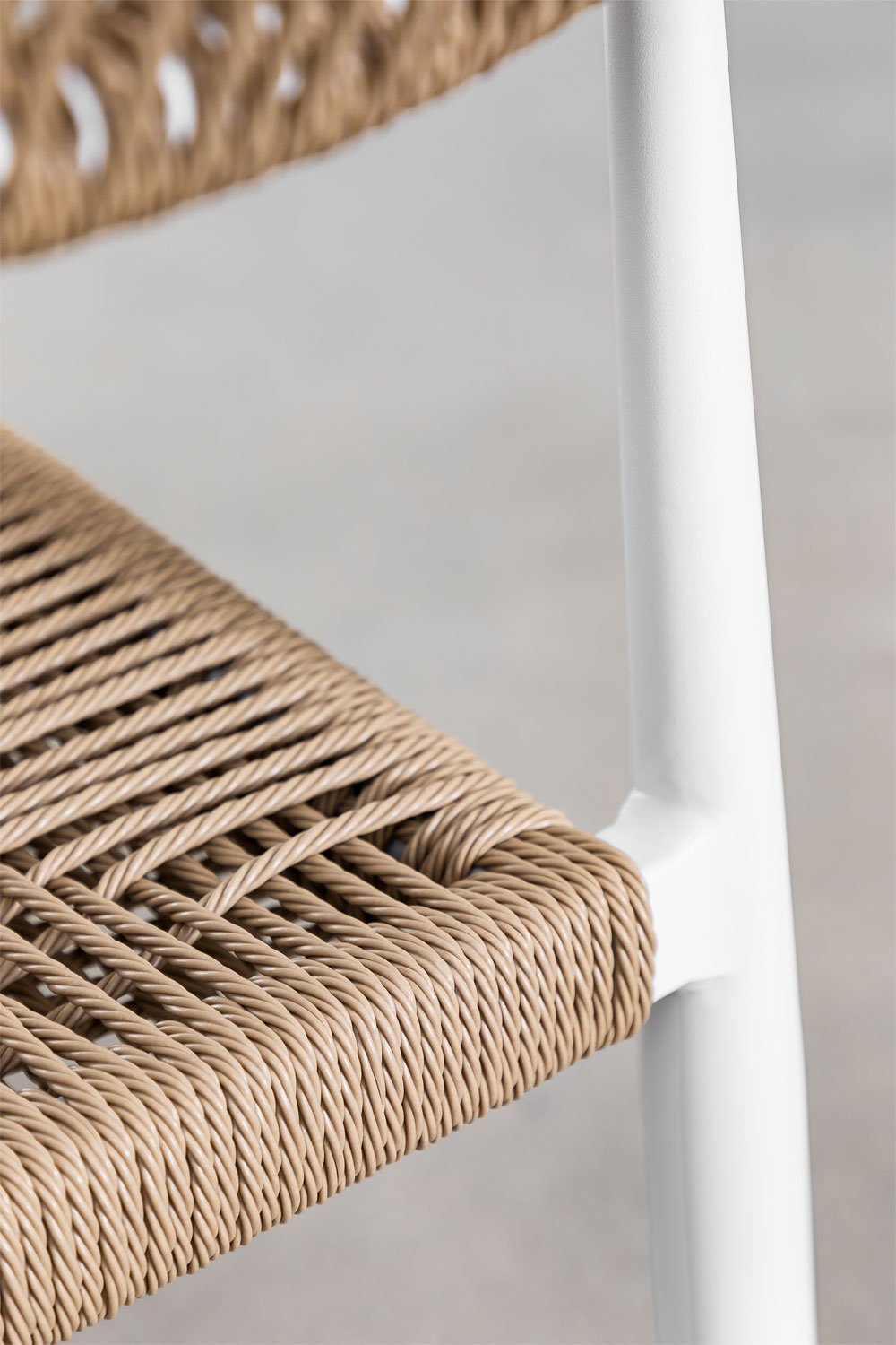 Confezione da 4 sedie da pranzo impilabili con braccioli in alluminio e rattan sintetico Amatria