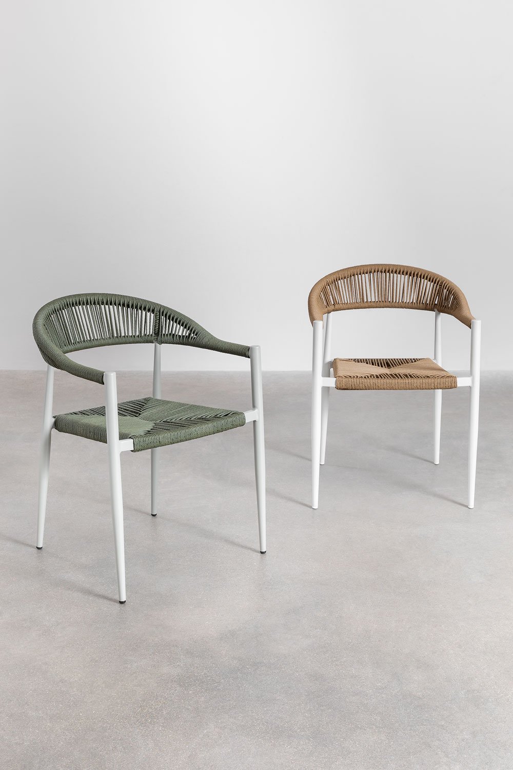 Confezione da 4 sedie da pranzo impilabili con braccioli in alluminio e rattan sintetico Amatria