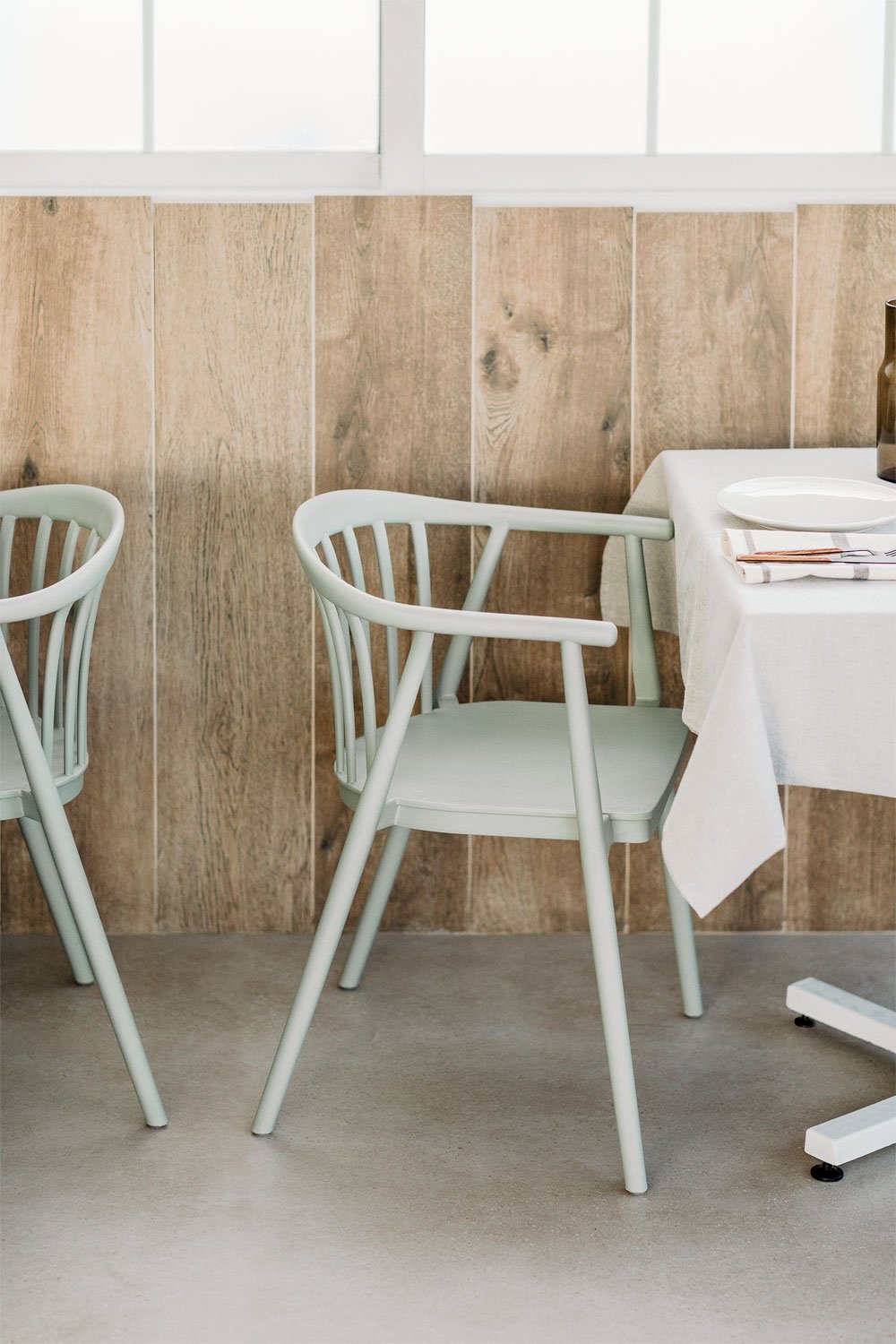 Set di 4 sedie da pranzo impilabili con braccioli Ivor