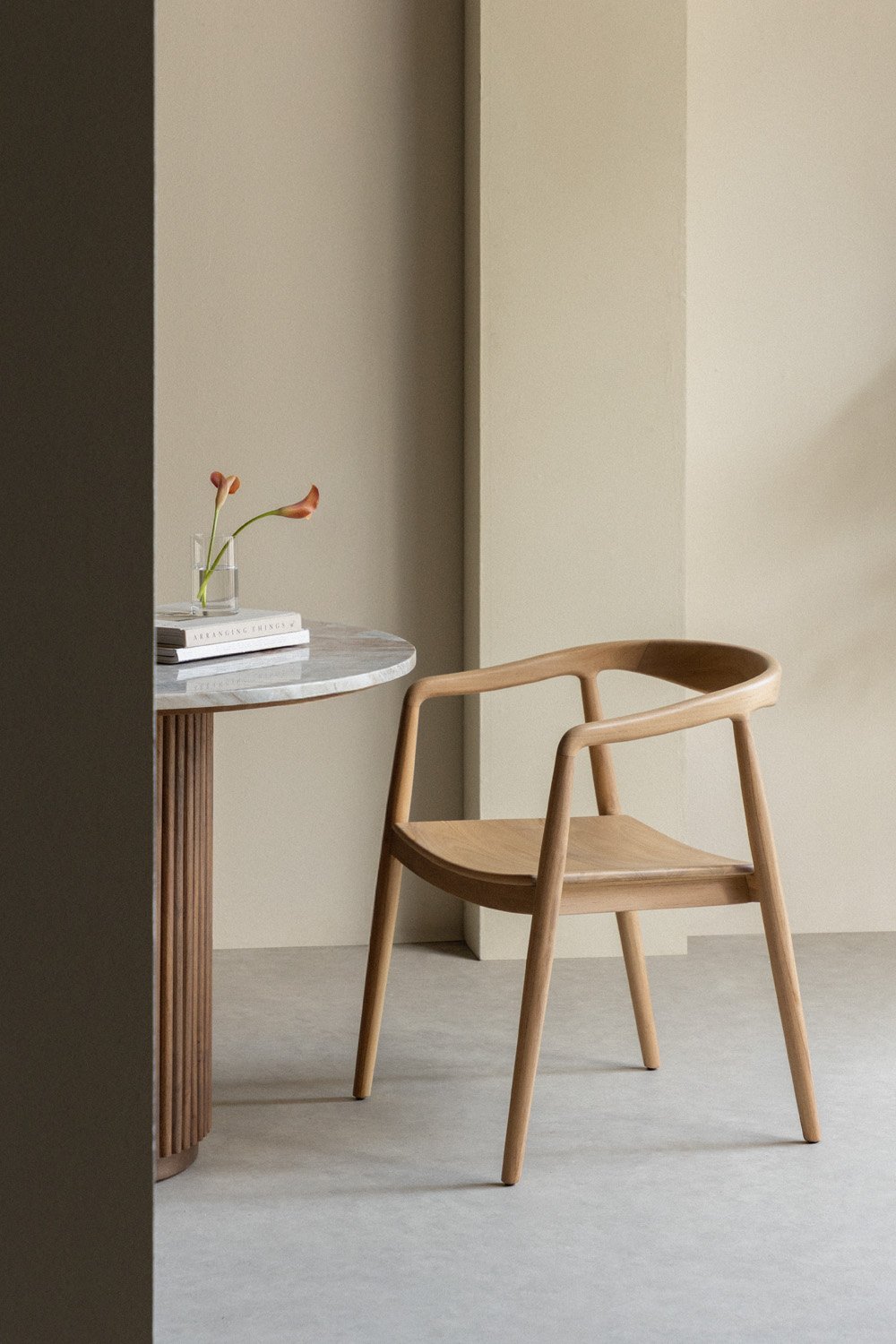 Confezione da 4 sedie da pranzo Rokan in teak con braccioli