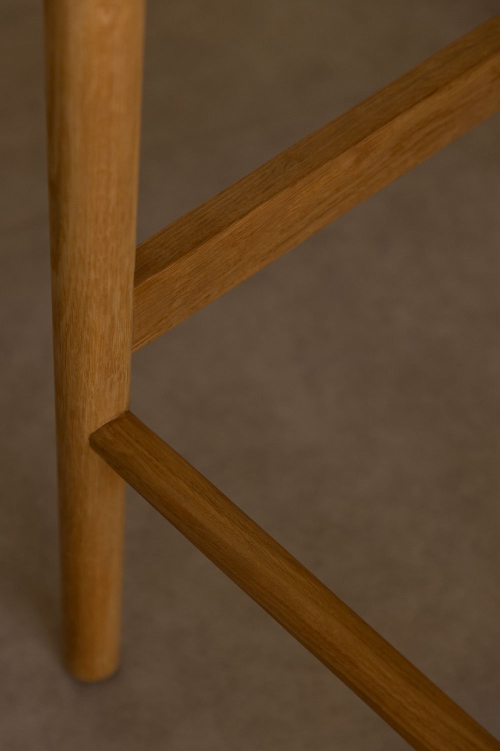 Confezione da 4 Sgabelli Alti in Legno di Rovere e Corda Intrecciata (66 cm) Mara