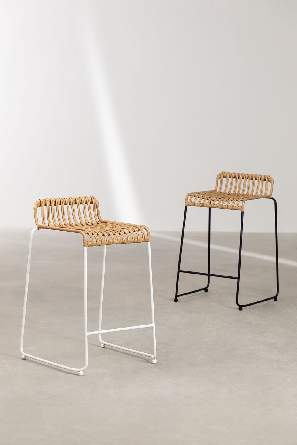 Confezione da 4 Sgabelli Alti in Rattan Sintetico Aroa