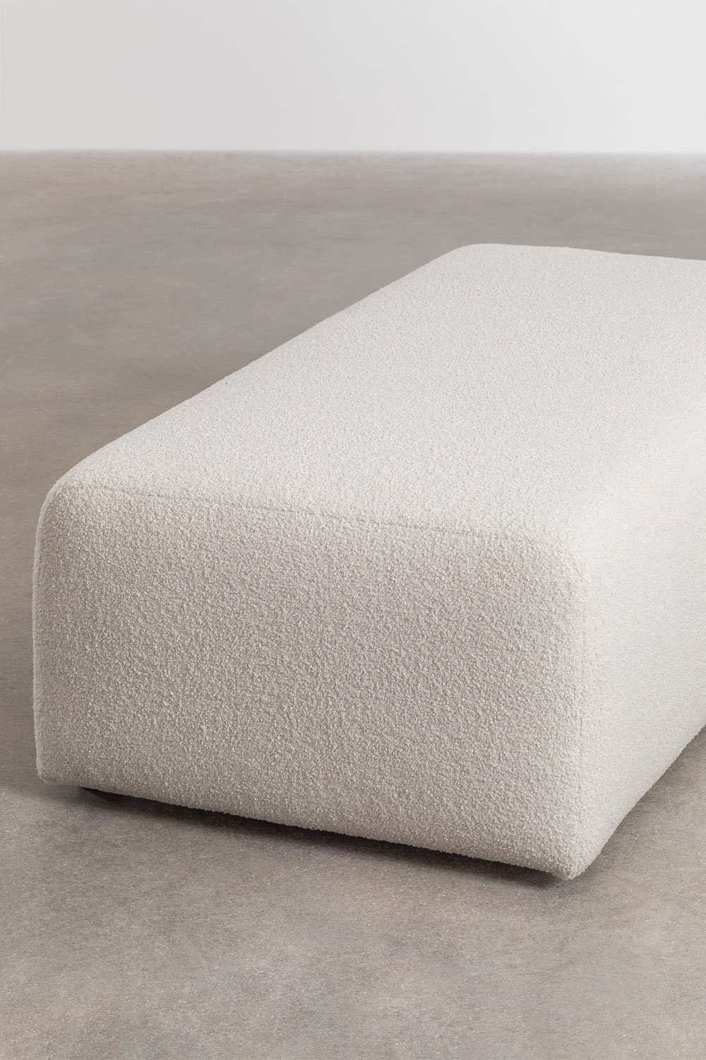 Sofà modulare con chaise longue sinistra a 4 pezzi con 2 pouf in tessuto bouclé Borjan