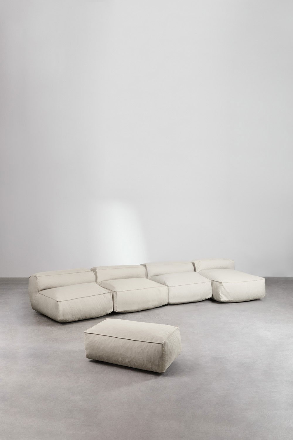 Divano chaise longue componibile in 4 pezzi Dojans e pouf da giardino