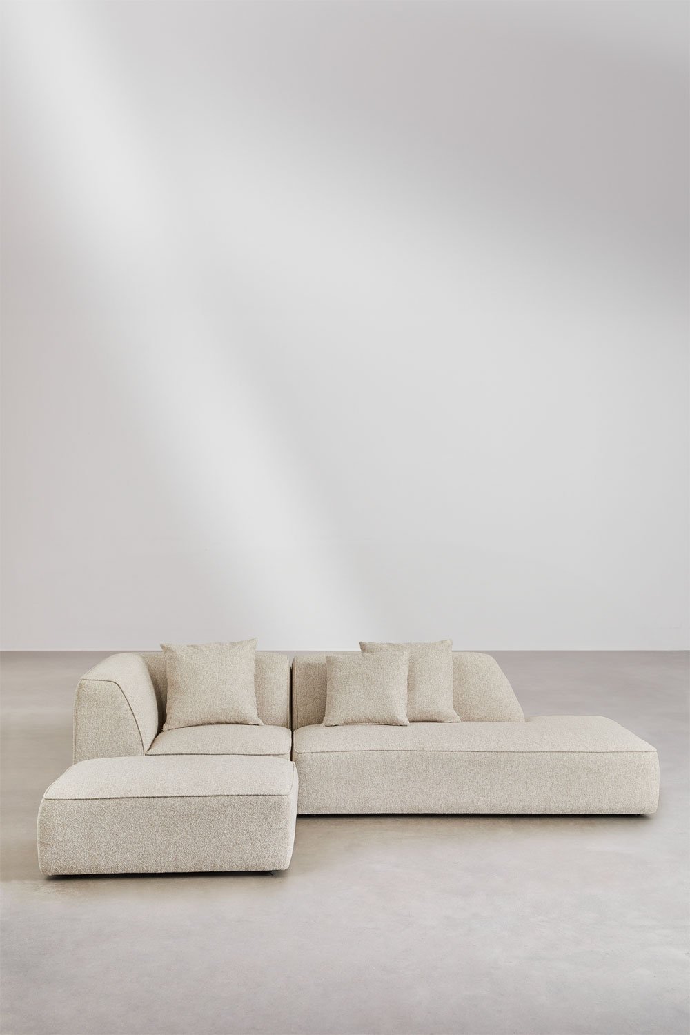 Divano modulare angolare a 2 pezzi con chaise longue destra e pouf rivestito Cardea