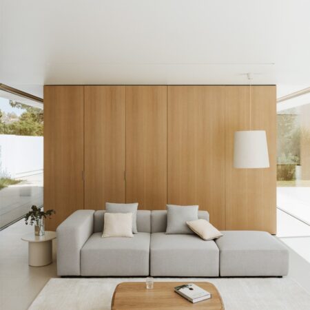 Divano modulare angolare sinistro a 2 pezzi con bracciolo alto e pouf (â†”ï¸Ž285 cm) Bruna