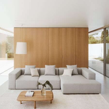 Sofà modulare con chaise longue destra a 3 pezzi (↔︎335 cm) con bracciolo alto Bruna