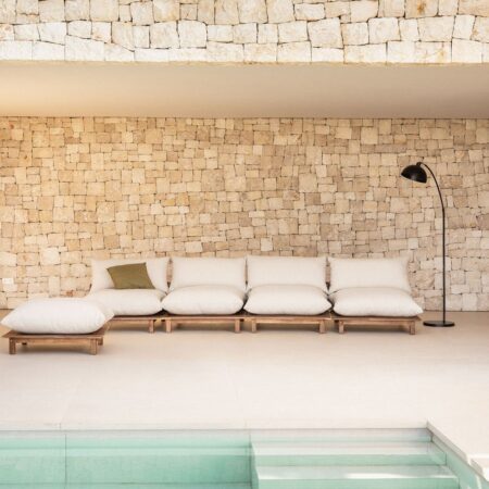 Divano reclinabile da giardino modulare a 4 pezzi con pouf in legno di acacia Brina