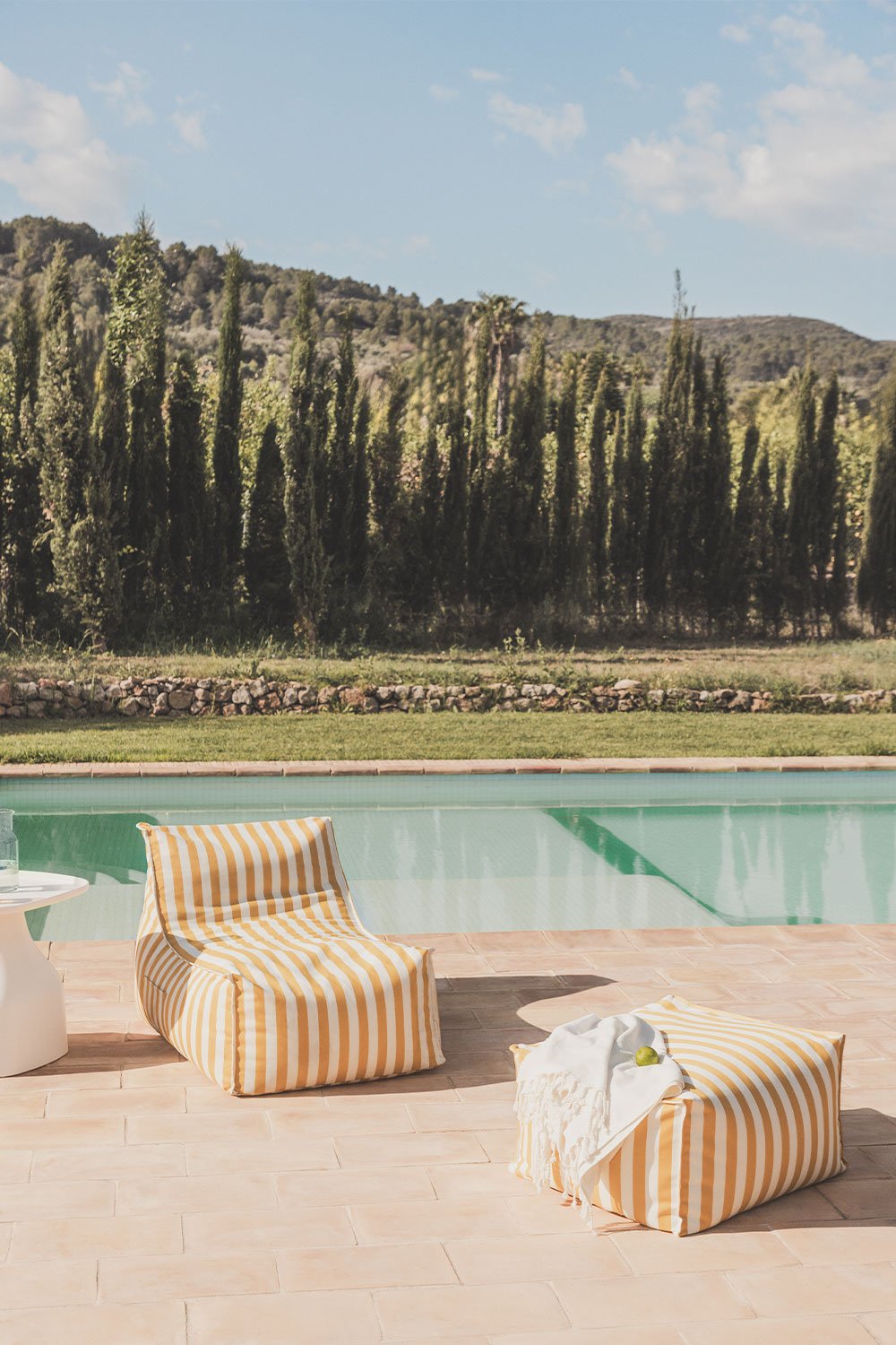 Set da giardino con poltrona e pouf in tessuto Sandel