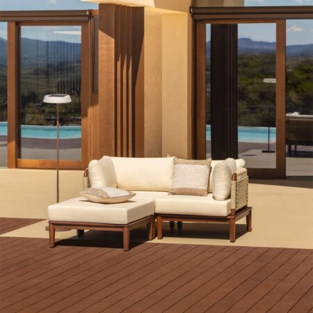 Divano da giardino componibile Giulia 2 pezzi con 2 poltrone angolari e pouf in acacia