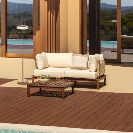Set da giardino Giulia in legno di acacia con divano modulare a 2 pezzi, 2 poltrone angolari e tavolino da caffè